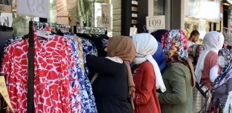 Kısıtlamasız ilk bayramı iple çekenler alışverişe koştu