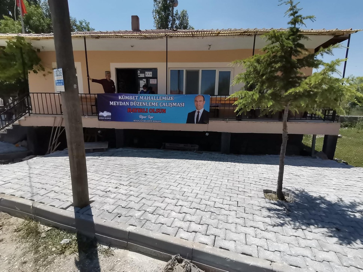 Kümbet mahallesi meydanı yenilendi