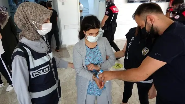 Eşi tarafından kendi silahıyla öldürülen özel harekat polisinin balkondan düşme anı kamerada