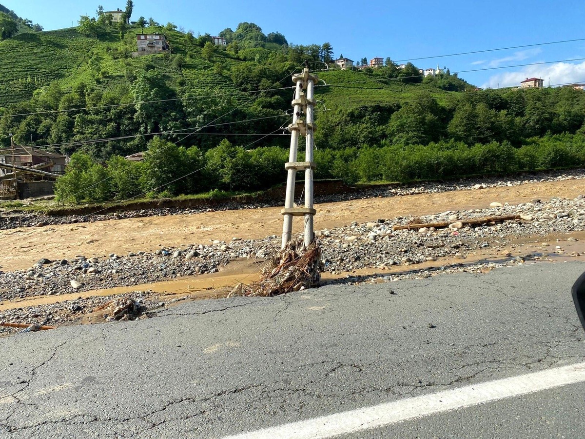 Rize\'de sel felaketinden etkilenen 272 trafonun enerjisi verildi