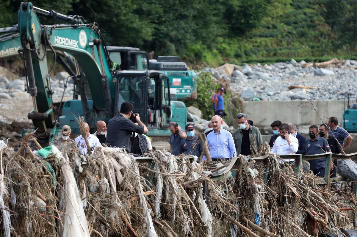 Rize\'deki sel ve heyelanda kaybolan 2 kişiyi arama çalışmaları sürdürülüyor