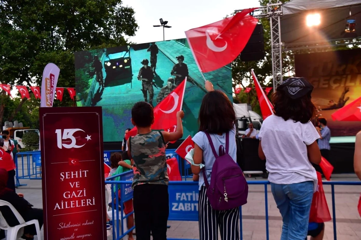 Saraçhane Parkı\'nda 15 Temmuz Milli Birlik ve Demokrasi nöbeti