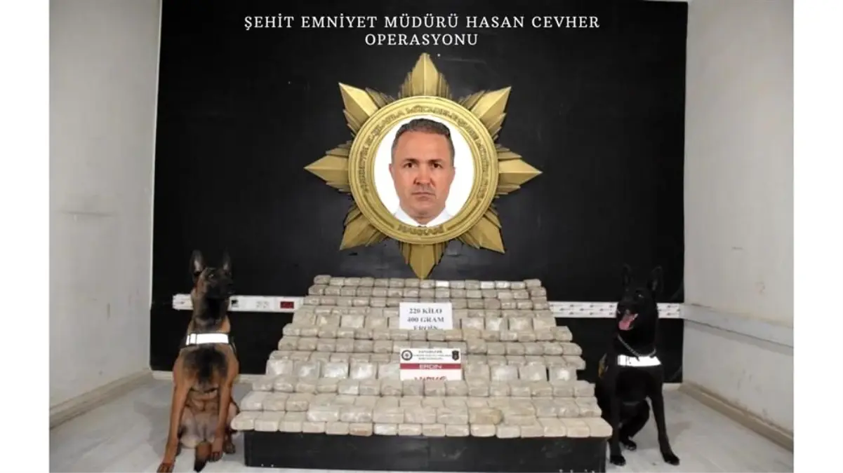 \'Şehit Emniyet Müdürü Hasan Cevher Operasyonu\'nda 220 kilo eroin ele geçirildi