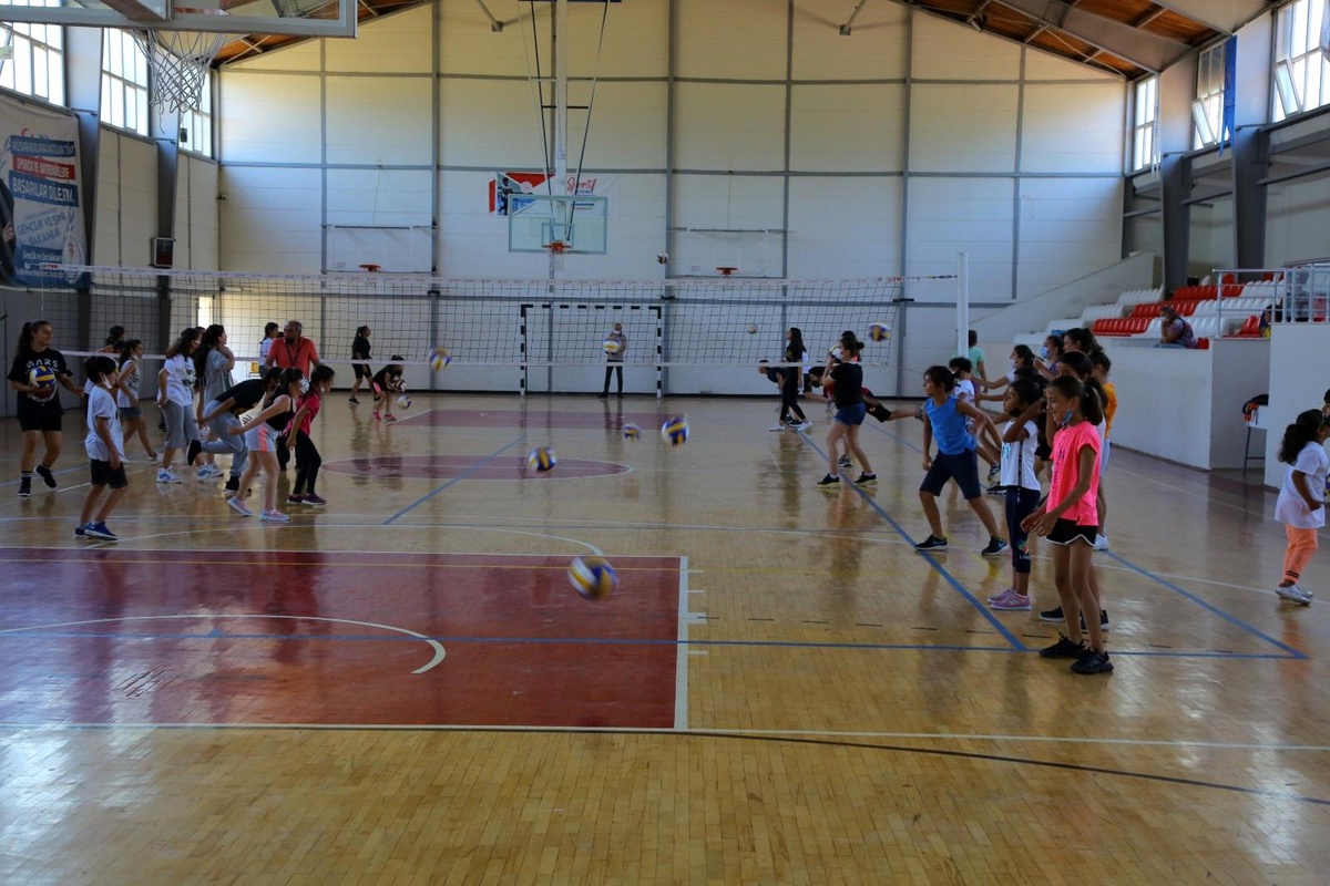 Selçuk\'ta yaz spor okulu açıldı