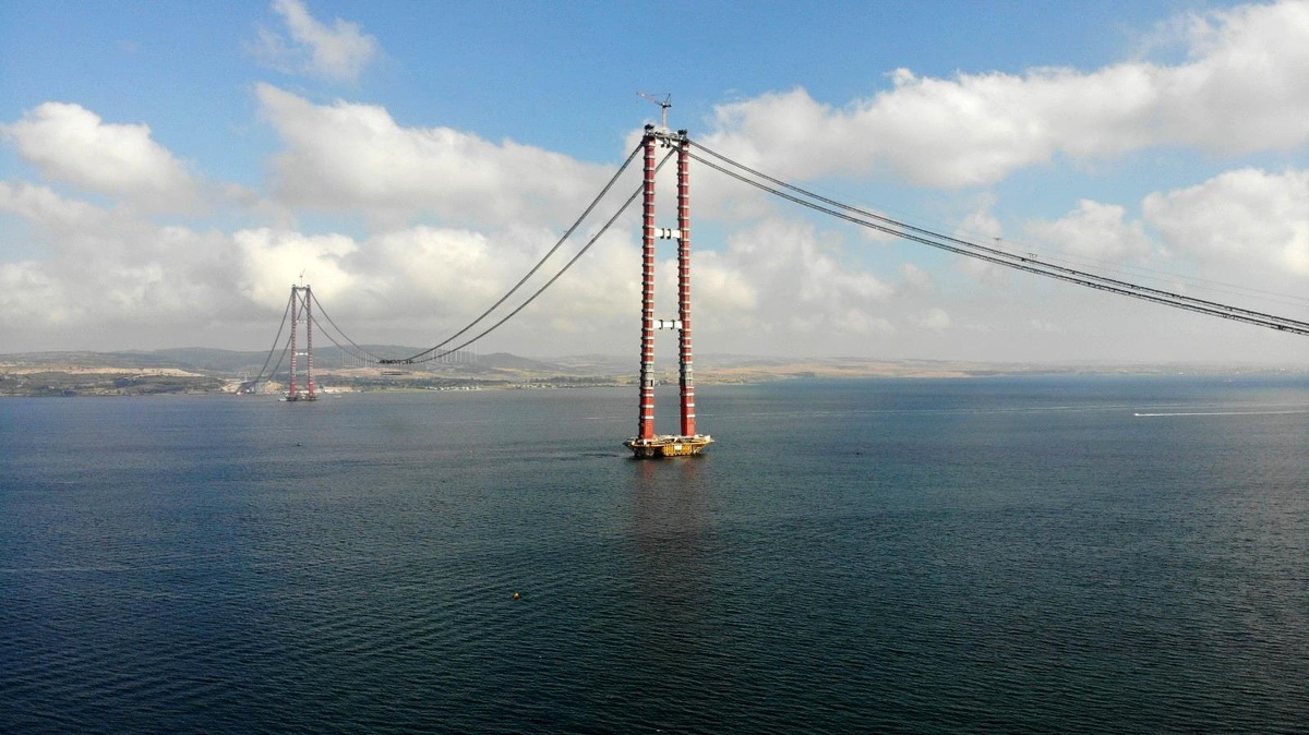 Tatilcilerin gözü kulağı o köprüde