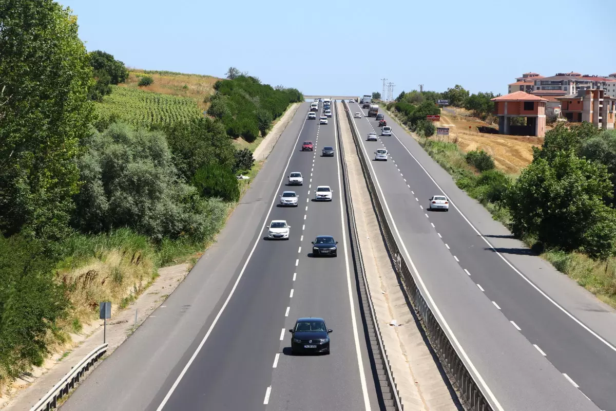 Tekirdağ-İstanbul kara yolunda bayram tatili yoğunluğu