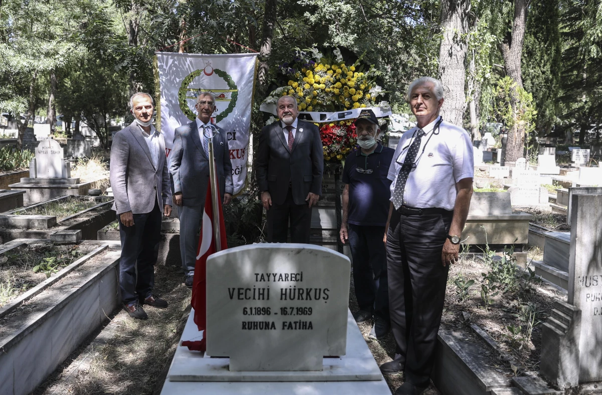 Türk havacılık tarihinin önemli isimlerinden Vecihi Hürkuş kabri başında anıldı