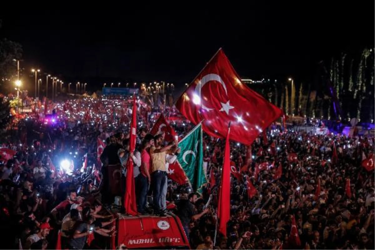 Türkiye\'de darbelerin sosyo-politiği panelle ele alındı
