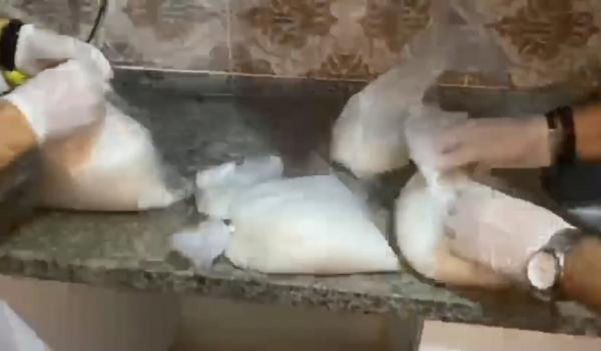 Uyuşturucu ticareti yaparken yakalandı, evinin buzdolabında 3,5 kilo metamfetamin bulundu