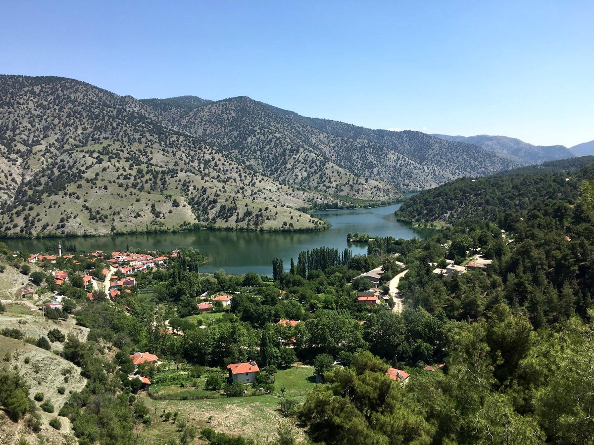 Yenice Baraj Gölü görenleri hayran bırakıyor