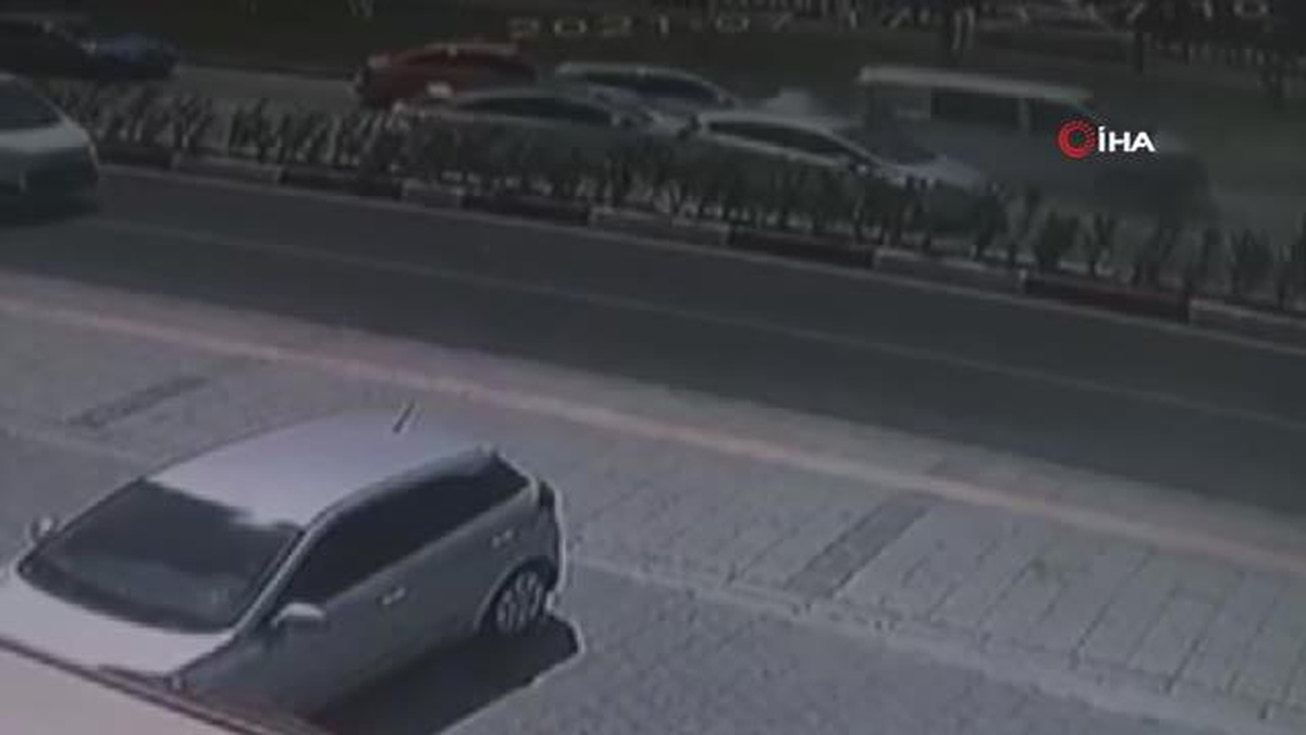 Son dakika haber... 7 aracın karıştığı zincirleme kaza kamerada: 8 yaralı