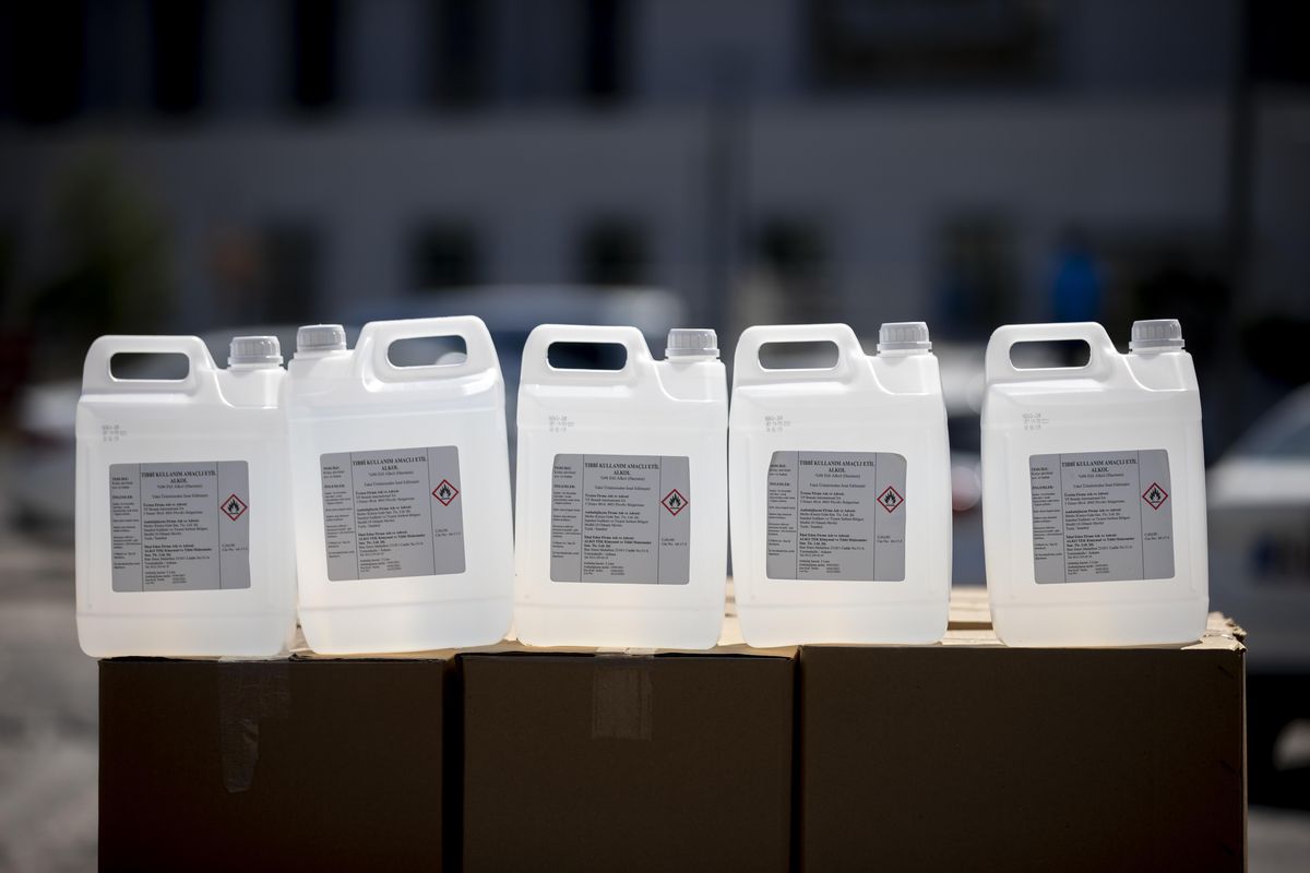 Ankara\'daki sahte içki operasyonunda 12 bin litre etil alkol ele geçirildi