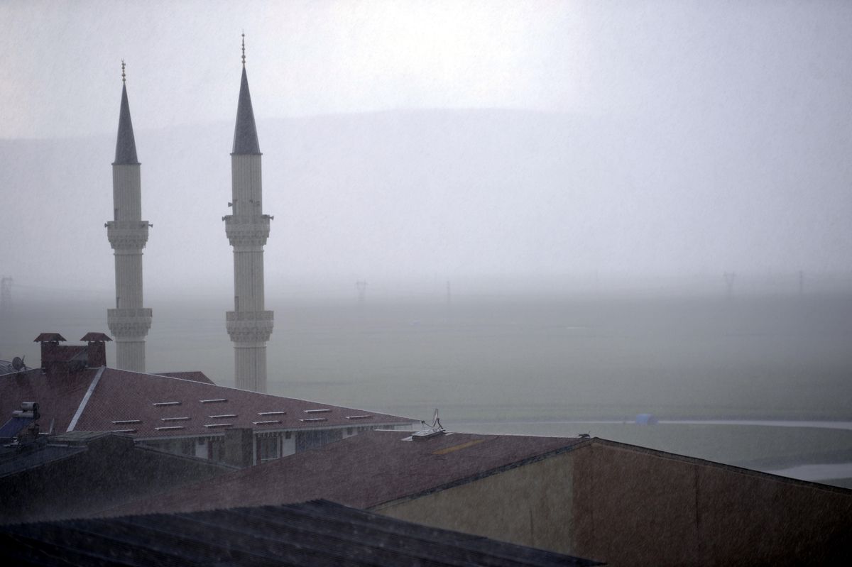 Ardahan\'da sağanak sürücülere zor anlar yaşattı