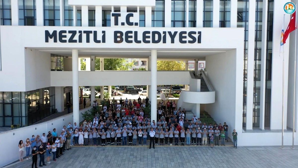 Başkan Tarhan, personelinin bayramını kutladı