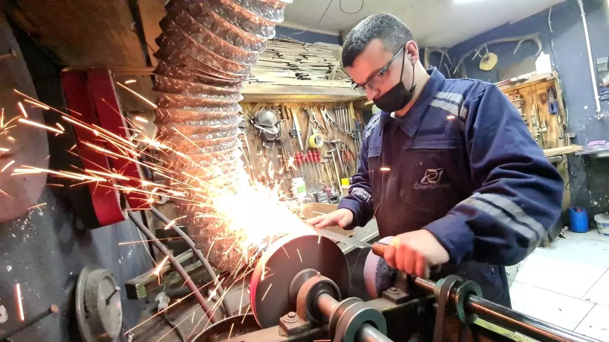 Bıçak bileyicilerinin Kurban Bayramı mesaisi yoğun geçiyor