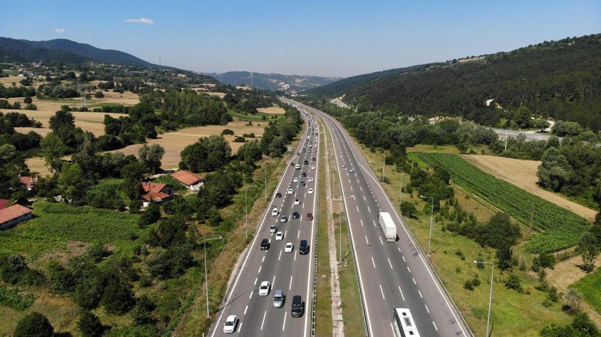 Bolu\'da, bayram trafiği yoğunluğu devam ediyor
