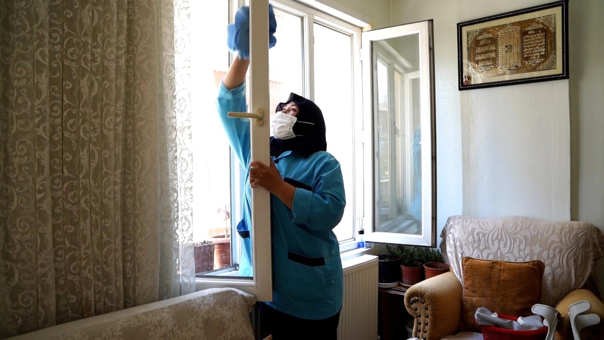 Büyükşehir Belediyesi bakıma muhtaç bireylerin yanında