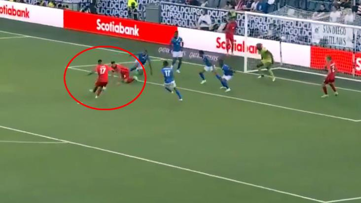 Başarısıyla ülke tarihine geçti! Cyle Larin gole doymuyor