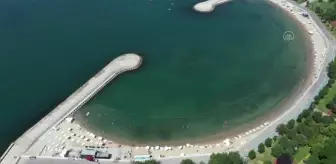 (DRONE) Güzel havayı değerlendiren vatandaşlar, Caddebostan sahilinde denize girdi