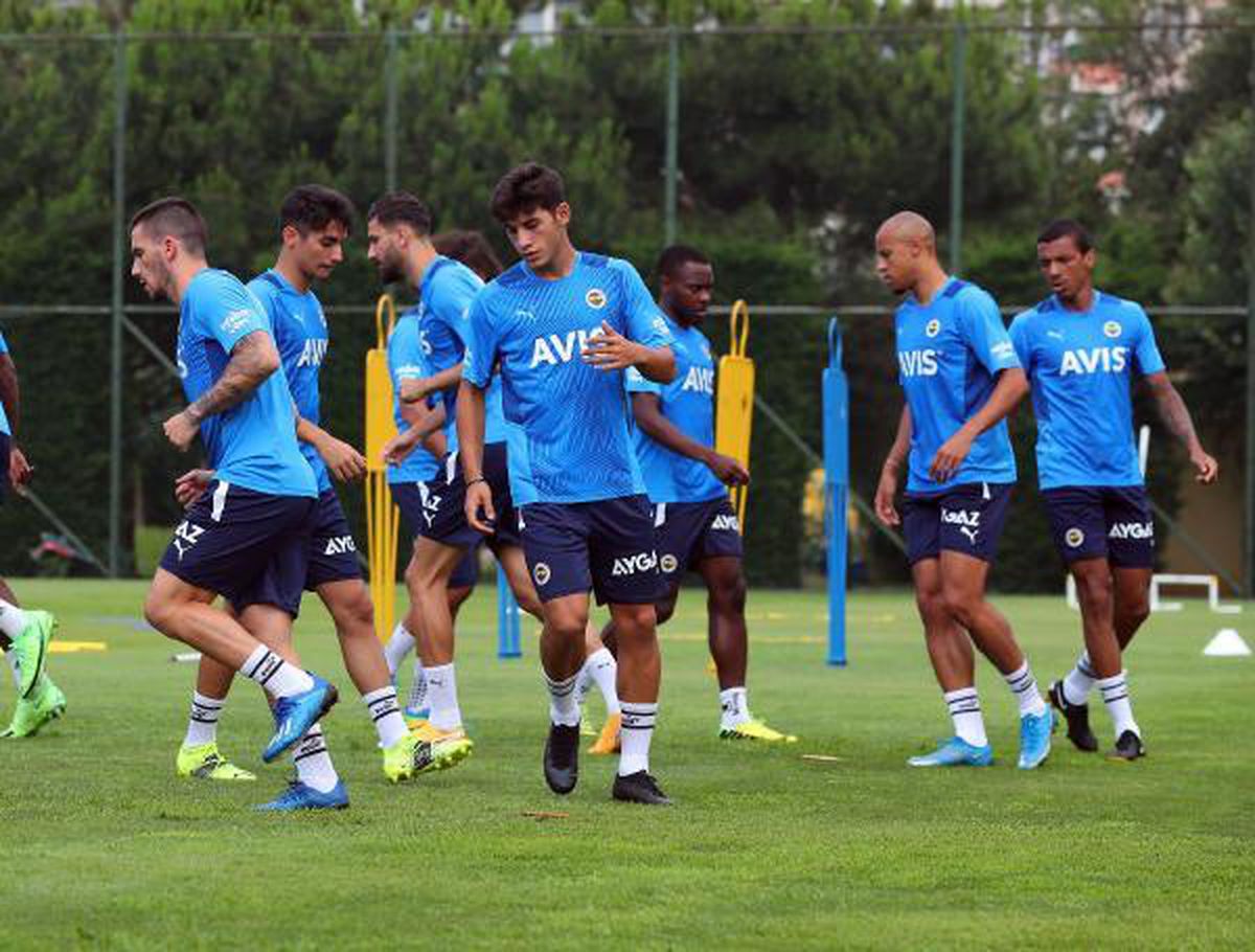 Fenerbahçe, hazırlıklarını İstanbul\'da sürdürüyor