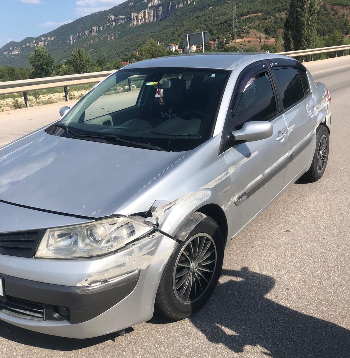 Karabük\'te bariyere çarpan otomobildeki 4 kişi yaralandı