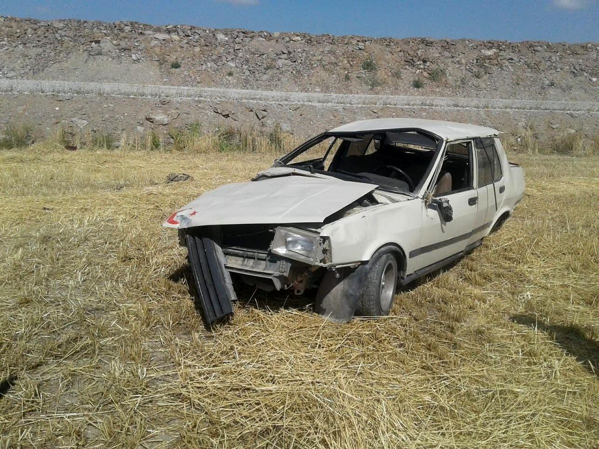 Son dakika haberleri | Kazada hurdaya dönen Tofaş marka otomobilde 2 kişi yaralandı
