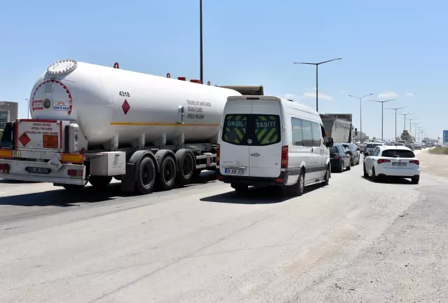 KIRIKKALE - Kilit kavşak Kırıkkale'de bayram öncesi trafik yoğunluğu arttı