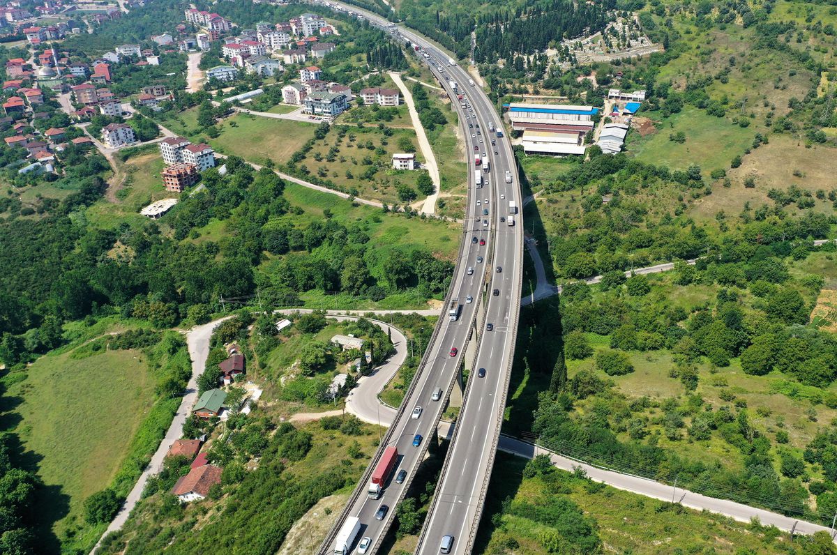 Kocaeli\'de bayram tatili nedeniyle akıcı trafik yoğunluğu yaşanıyor