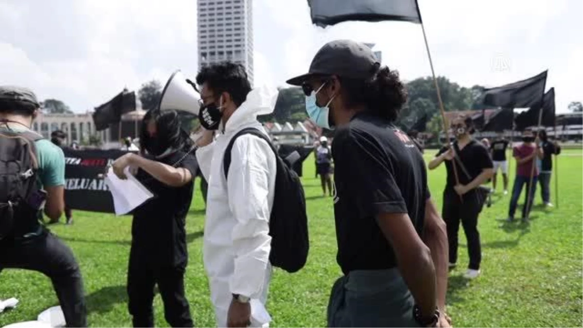 KUALA LUMPUR - Malezya\'da hükümetin Kovid-19 politikaları protesto edildi