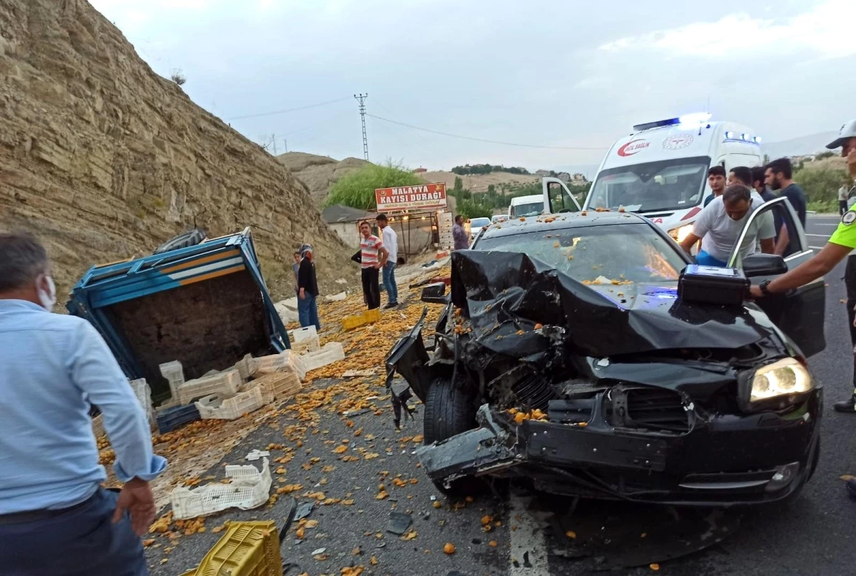 Malatya\'da otomobil ile çapa motoru çarpıştı: 2 ağır yaralı