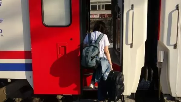 Otobus Fiyatlarini Pahali Bulan Tatilcilerin Tercihi Tren Oldu Son Dakika