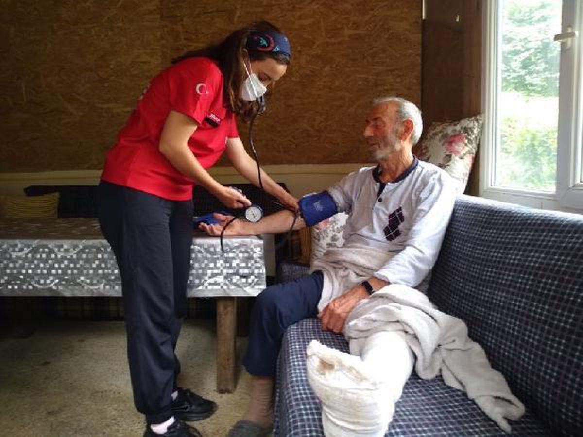 Rize\'deki sağlık ekipleri ev ev gezerek sağlık kontrolü yaptı