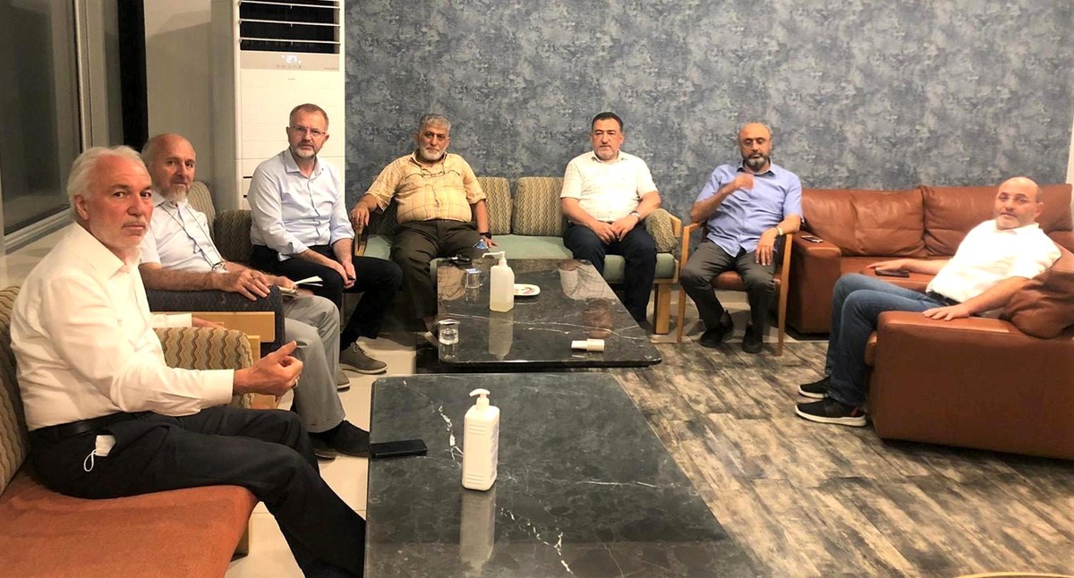 "Siyaset, eser üreterek millete hizmet etmektir"