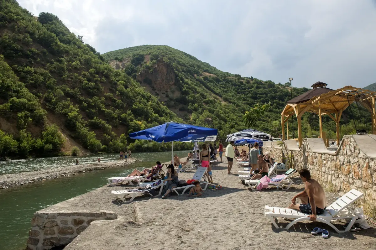 Tabiat harikası Munzur ve Pülümür Vadisi\'ndeki doğal plajlar tatilcileri ağırlıyor