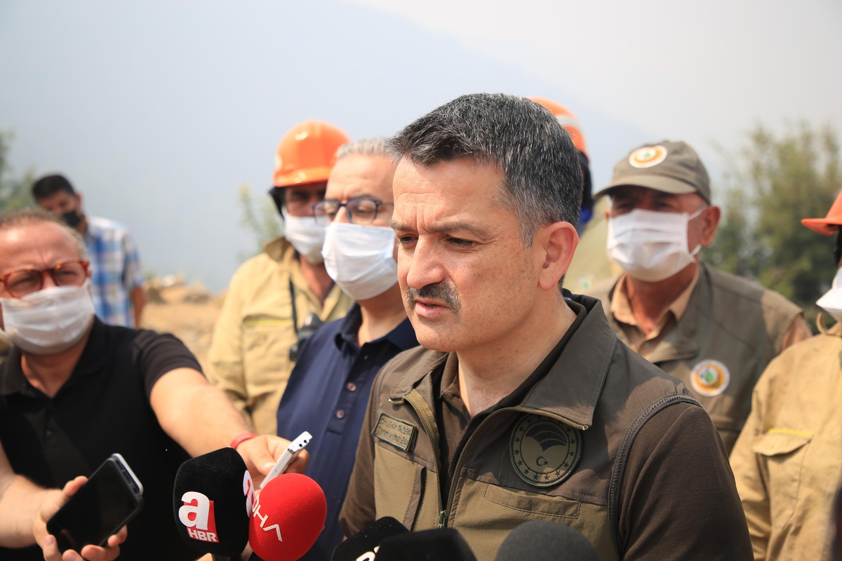 Son dakika haberi: Tarım ve Orman Bakanı Pakdemirli, Mersin ve Hatay\'daki orman yangınlarıyla ilgili konuştu Açıklaması