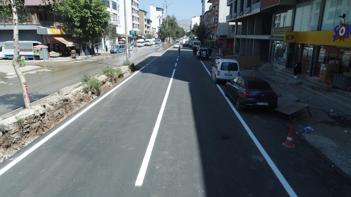 Tatvan\'daki Cumhuriyet Caddesi\'nde alt ve üstyapı çalışmaları tamamlandı