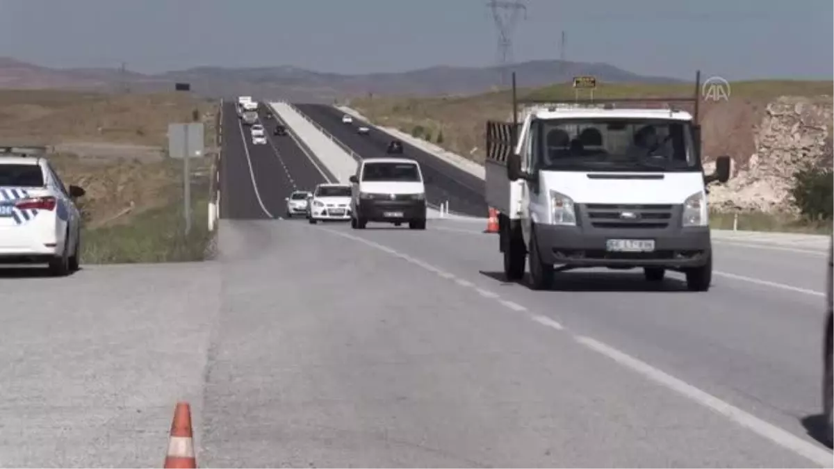 Trafik polislerinden sürücülere çay ikramı