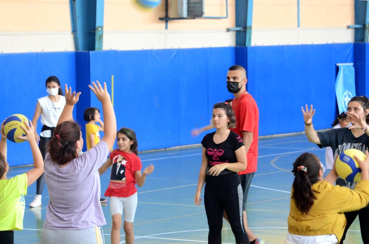 Yaz spor okullarında voleybol branşına büyük ilgi