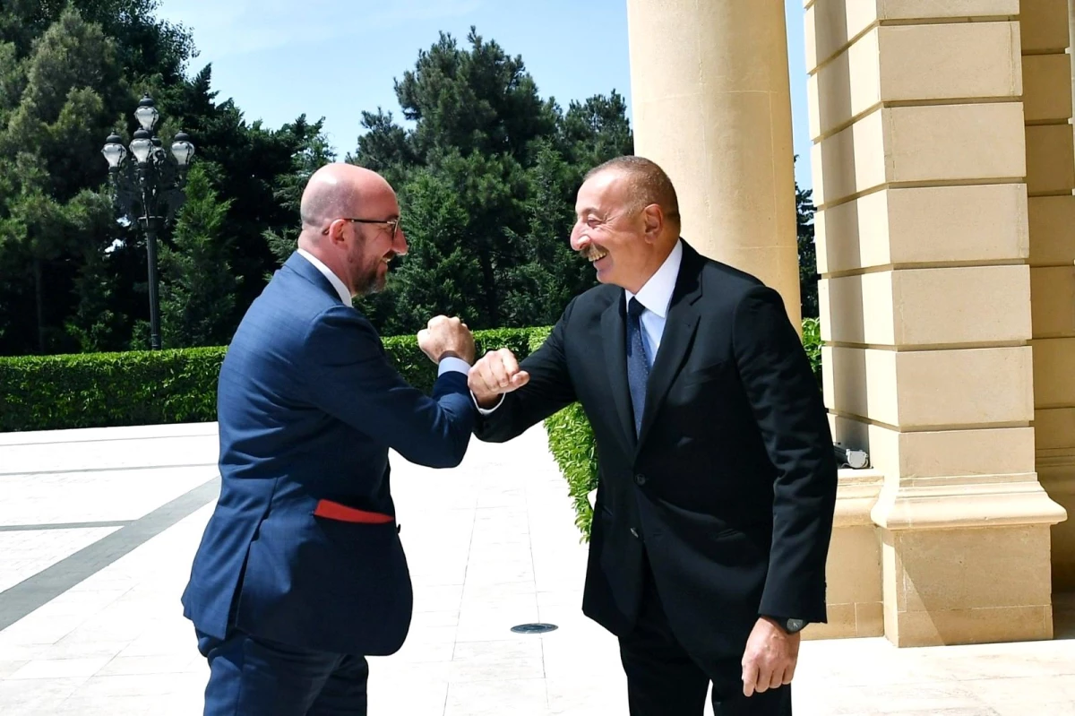 AB Konseyi Başkanı Michel, Azerbaycan Cumhurbaşkanı Aliyev ile bir araya geldi