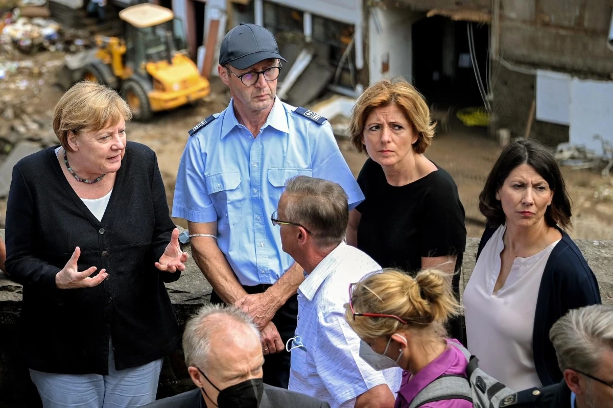 Almanya Başbakanı Merkel\'den afet bölgesine ziyaret