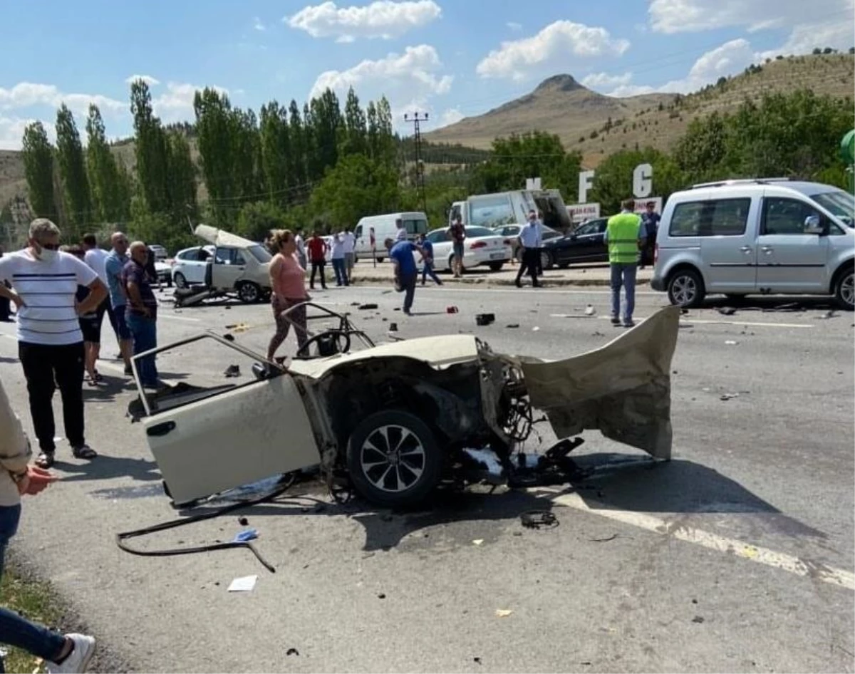 Son dakika haberi... Ankara\'da zincirleme trafik kazası: 1 ölü, 10 yaralı