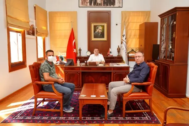 Ayvalık'ta belediye çalışanlarına çifte bayram