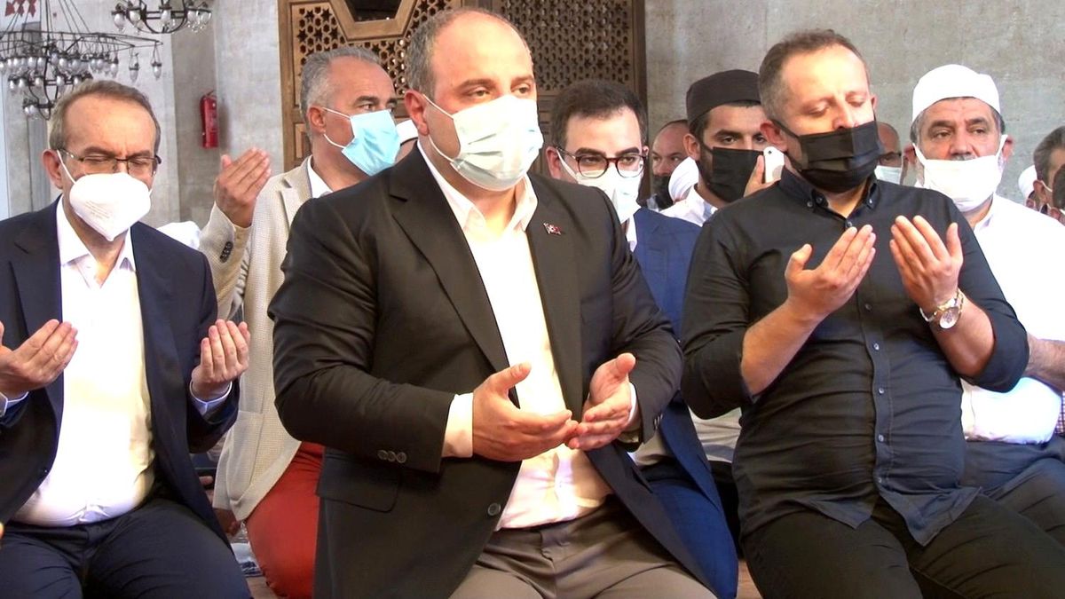 Son dakika... Bakan Varank\'ın şehit ağabeyi Prof. Dr. İlhan Varank dualarla anıldı