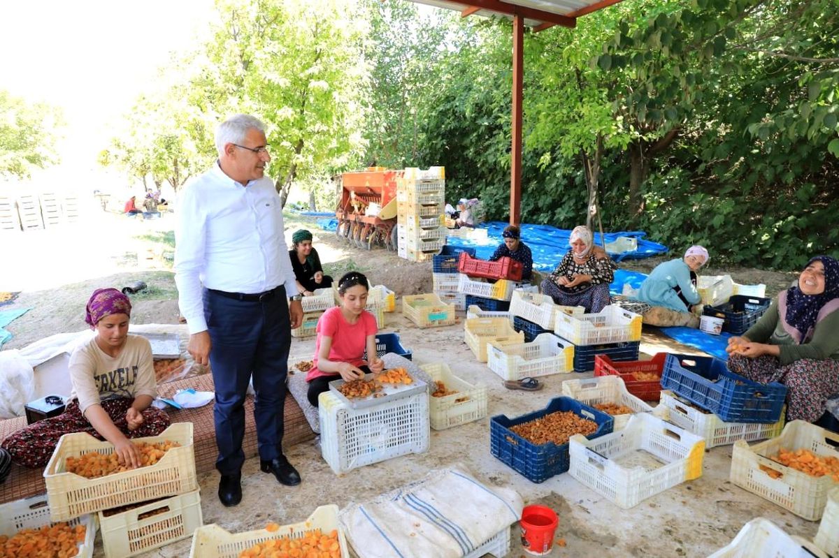 Başkan Güder\'den mevsimlik işçilere bayram ziyareti