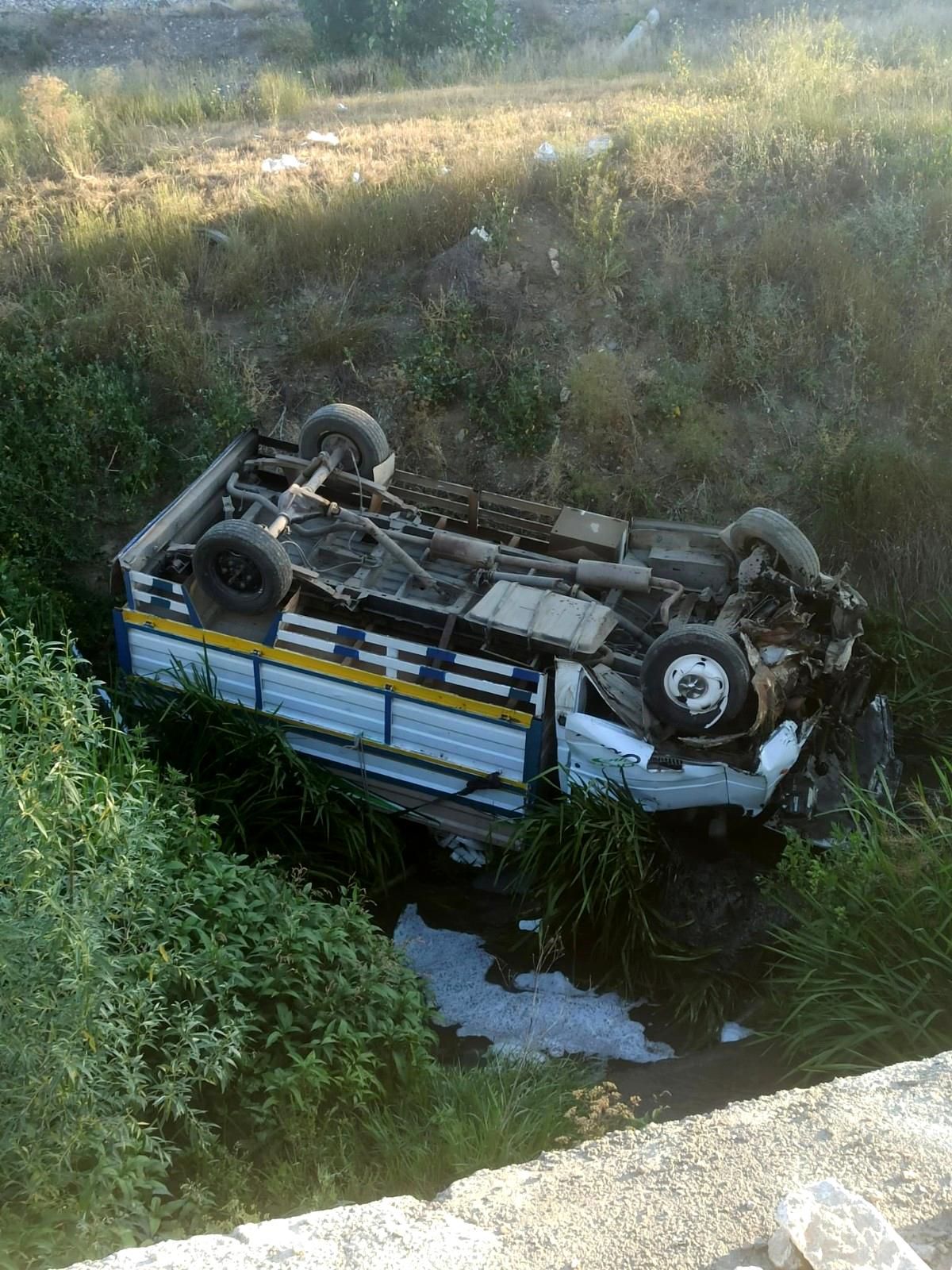 Başkent\'te kamyonet takla attı: 5 yaralı