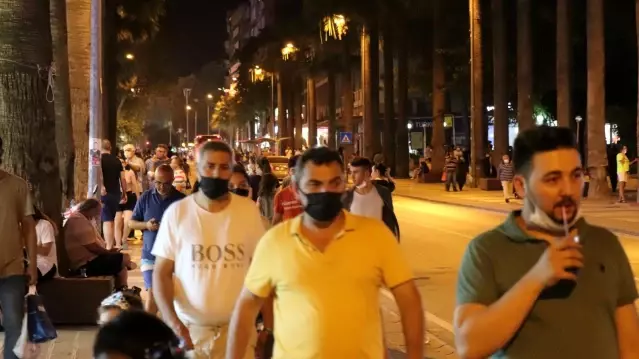 Bayram alışverişi yoğunluğu akşam saatlerine kadar devam etti