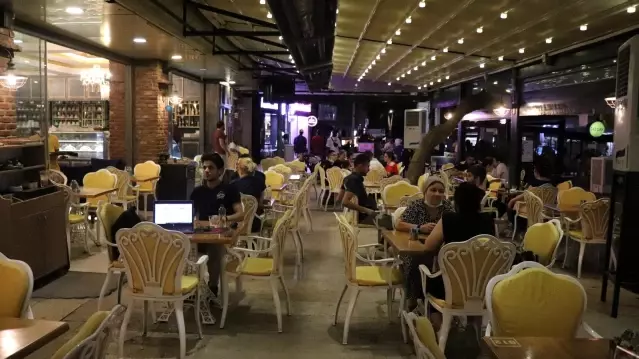 Bayram alışverişi yoğunluğu akşam saatlerine kadar devam etti