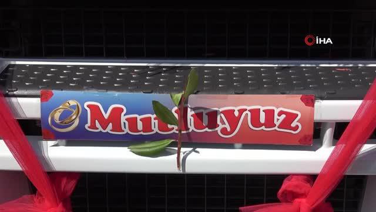 Böyle olur tır şoförünün aşkı...Tırı süsleyip gelin arabası yaptılar