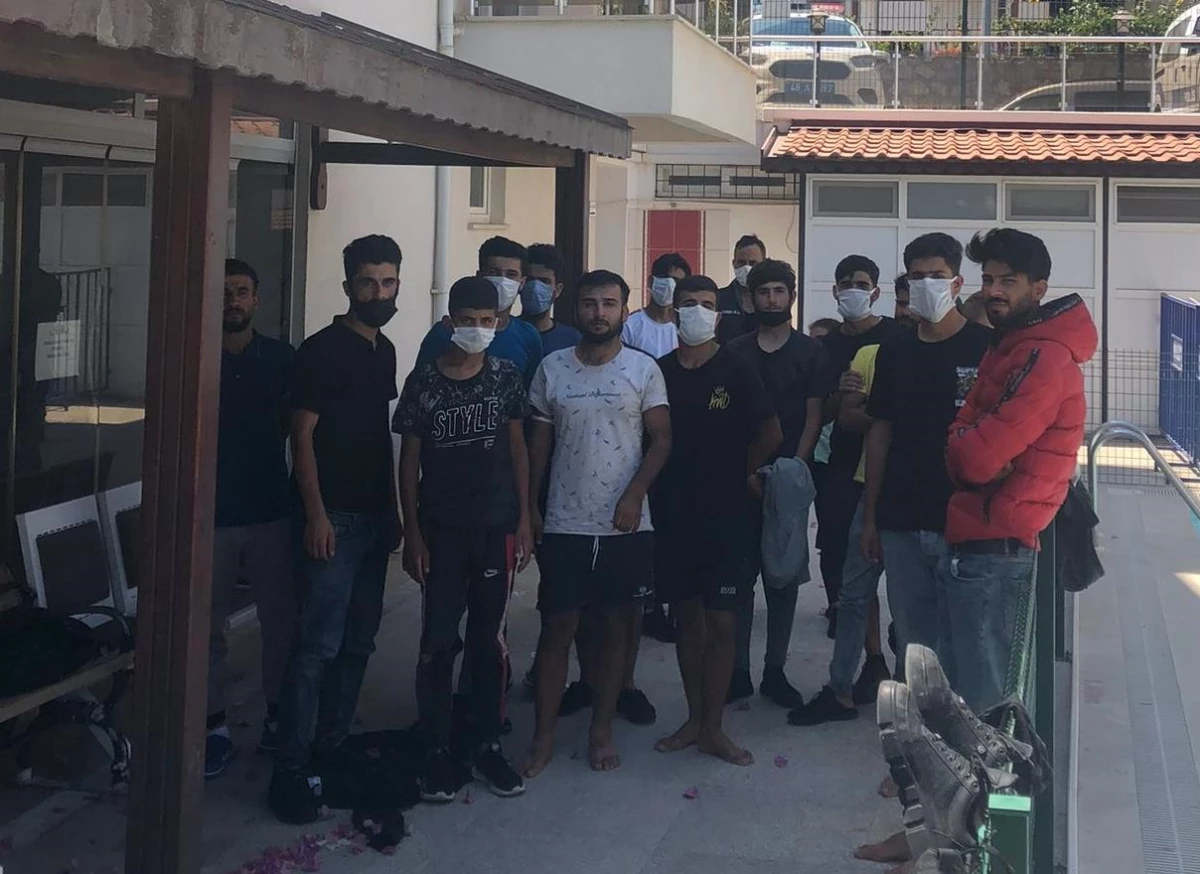 Datça\'da Türk kara sularına geri itilen 26 düzensiz göçmen kurtarıldı