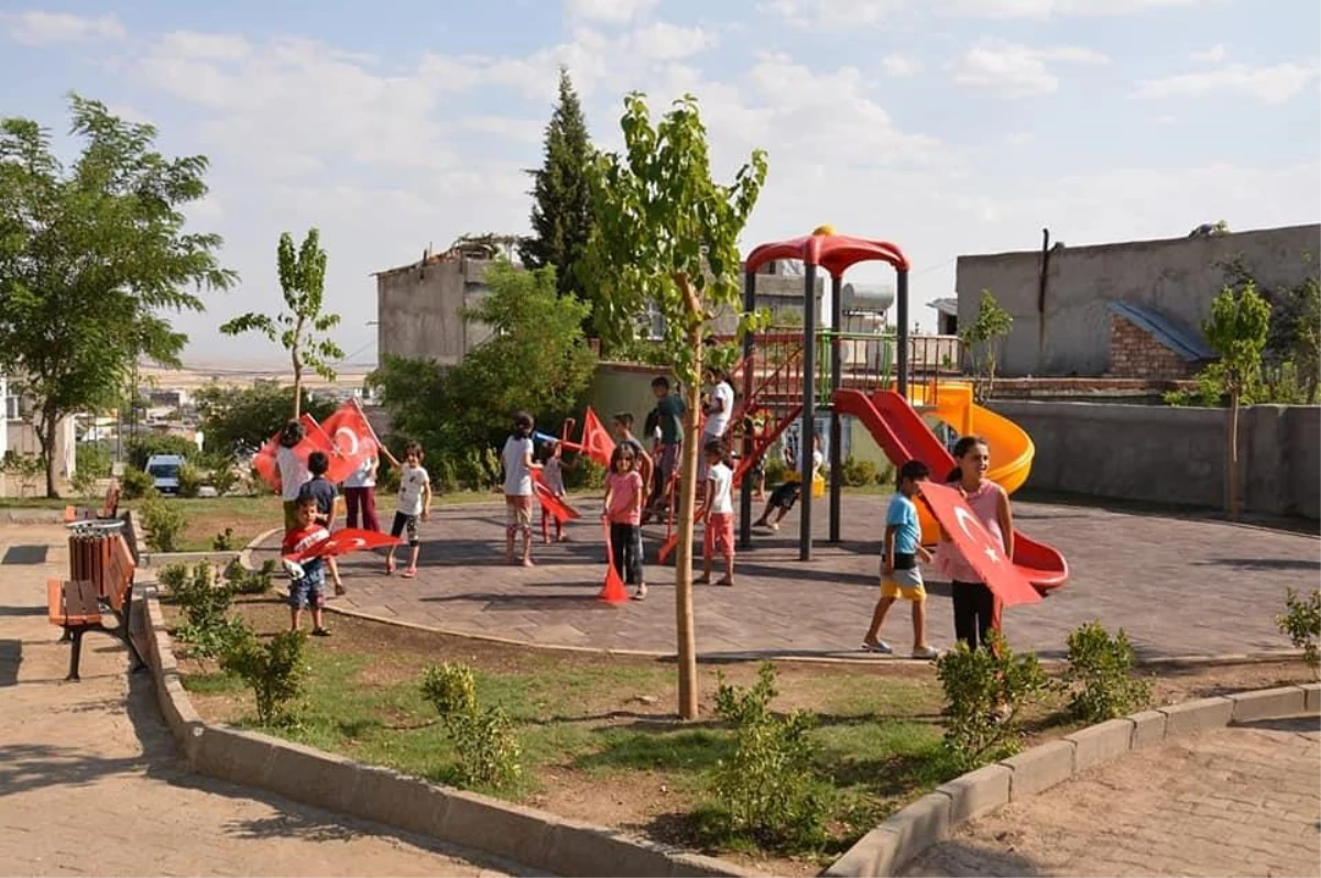 Ergani Kaymakamı Öztürk, iki mahallede yapımı tamamlanan parkların açılışını yaptı